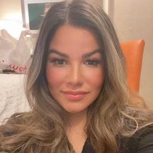 Meet your Posher, Mireya